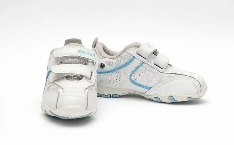 8868平台登录入口普信公司**优化后的标题：**

黑色品牌运动鞋：男士舒适时尚的
必备单品