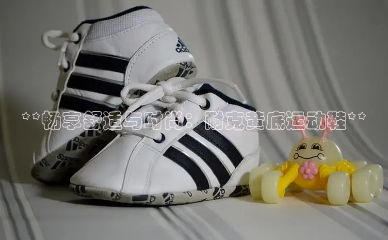 8868体育百度网盘企业版**畅享舒适与时尚：耐克黄底运动鞋**