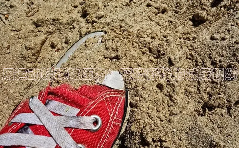 8868体育登陆入口百度百聘用运动鞋释放压力：踩踏舒缓的减压视频