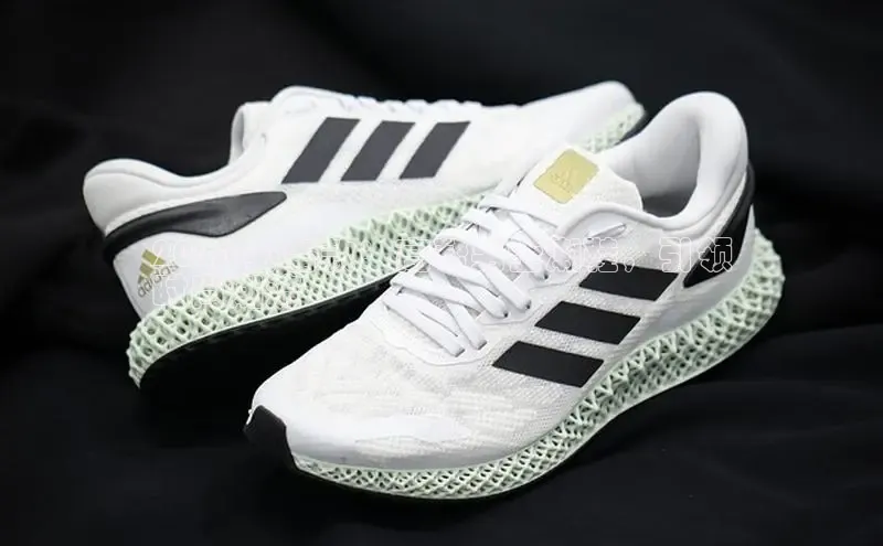 8868体育在线登录入口中海达2024 必备款：高帮男士潮鞋，引领
时尚潮流