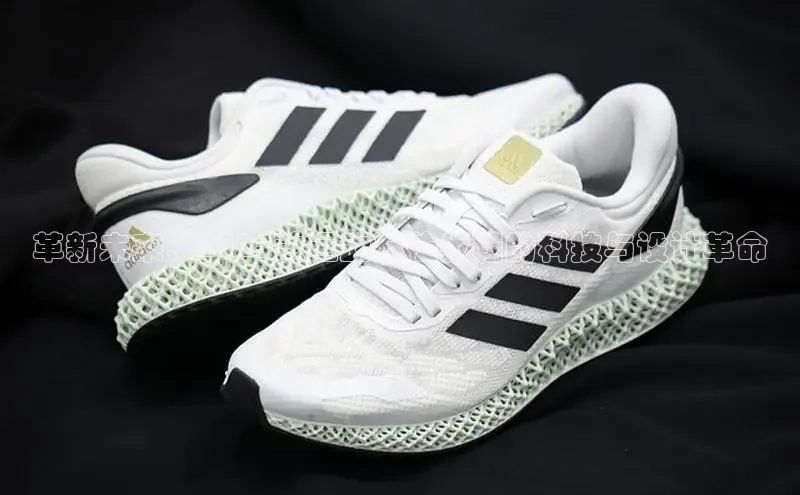 革新未来：2025款运动鞋徒步鞋的科技与设计革命