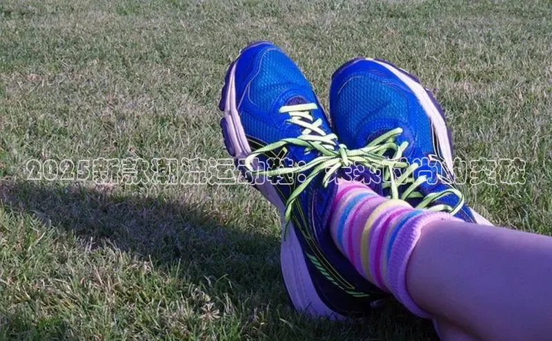 2025新款潮流运动鞋：未来时尚的突破